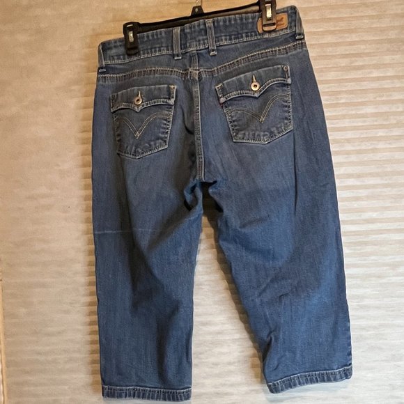 Levi’s Mid Rise Stretch Medium Wash Cropped Capri Jeans Size 32" - Picture 3 of 4